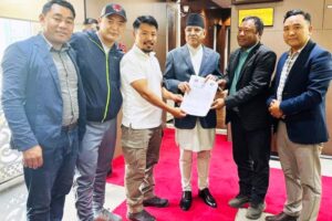 किमाथाङ्का नाका खोल्न माग गर्दै प्रधानमन्त्रीलाई ज्ञापनपत्र