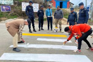 दिक्तेल बजारमा ‘जेब्राक्रस’ र ‘स्पिड ब्रेकर’ निर्माण