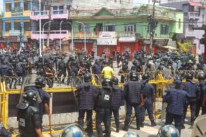 कोशी : भित्र प्रदेशसभा बैठक, बाहिर पहिचानवादीको आन्दोलन, दर्जनौँ घाइते