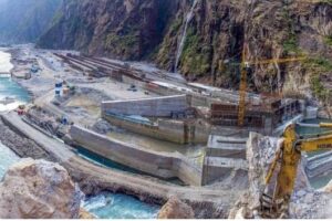 सुरूङ भित्र काम गर्दा गर्दै ढुंगा झरेर अरुण तेस्रोमा कार्यरत एक मजदुरको मृत्यु, दुई घाइते