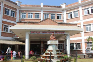 भरतपुरस्थित ७ करोडमा बनेको अस्पताल भवन हस्तान्तरण भएको एक सातामै चुहियो