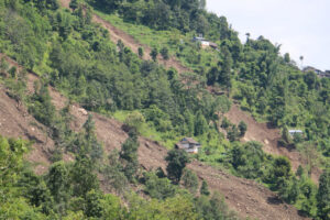 ताप्लेजुङमा बाढीले तीन घर बगायो, एकै परिवारका तीनजना सहित चार बेपत्ता