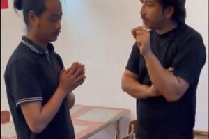 गीत गाइरहेका बेला बोतलले हान्ने युवकलाई प्रकाश सपुतले दिए माफी