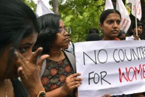 मणिपुरको घटना सेलाउन नपाउदै पश्चिम बंगालमा २ महिलालाई निर्वस्त्र पारिएको भिडिओ भाइरल