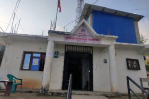 खाेटाङ इलाका प्रशासन कार्यालयमा प्रमुख नहुँदा सेवा प्रवाह रोकियो, सास्ती खेप्दै सेवाग्राही