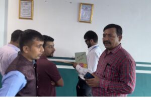 इटहरीकाे एकेएम ग्रुपमा उमहानगरको छडके अनुगमन : मासिक ६० हजारकाे प्रलाेभन देखाएर झुटाे बिज्ञापन
