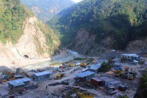 अरुण तेस्रो जलविद्युत परियोजनाको काम तीन सातादेखि ठप्प