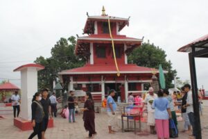चितवनकाे मौलाकालिका मन्दिरमा भक्तजनको भीड