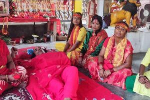 छातीमा जमरा उमार्दै झापा गौरीगञ्जका सापकोटा