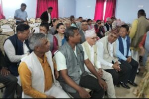 काेशीमा किचलै किचलाे : मुख्यमन्त्रीमा कार्कीलाई समर्थन गरेका ४७ सांसद पुगे प्रदेश प्रमुखको कार्यालय