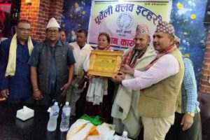 ५८ हजार नेपालीलाइ २६ कराेड बढी रकम सहयाेग गर्ने हेम थापालाइ पूर्वेली क्लबकाे सम्मान