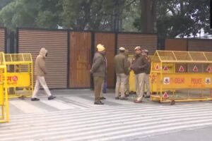 जुनै वेला पनि पक्राउ पर्न सक्छन दिल्लीका मुख्यमन्त्री केजरीवाल : घर बाहिर तैनाथ गरीयाे बाक्लाे सुरक्षाकर्मी