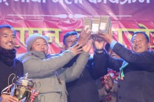 देउरालीलाई प्रथम पौवादुङमा गोल्डकपको उपाधि