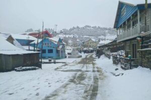 तापक्रम निरन्तर माइनसमा जाँदा सुनसान बन्यो खुम्बु क्षेत्र : चिसोले पानी समेत बरफ बनेपछि जनजीवन प्रभावित