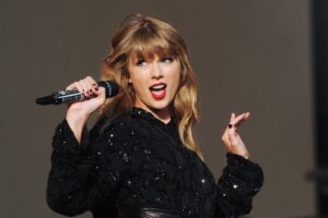 टेलर स्वीफ्टले तोडिन् एल्भिस प्रेस्लीको बिलबोर्ड कीर्तिमान