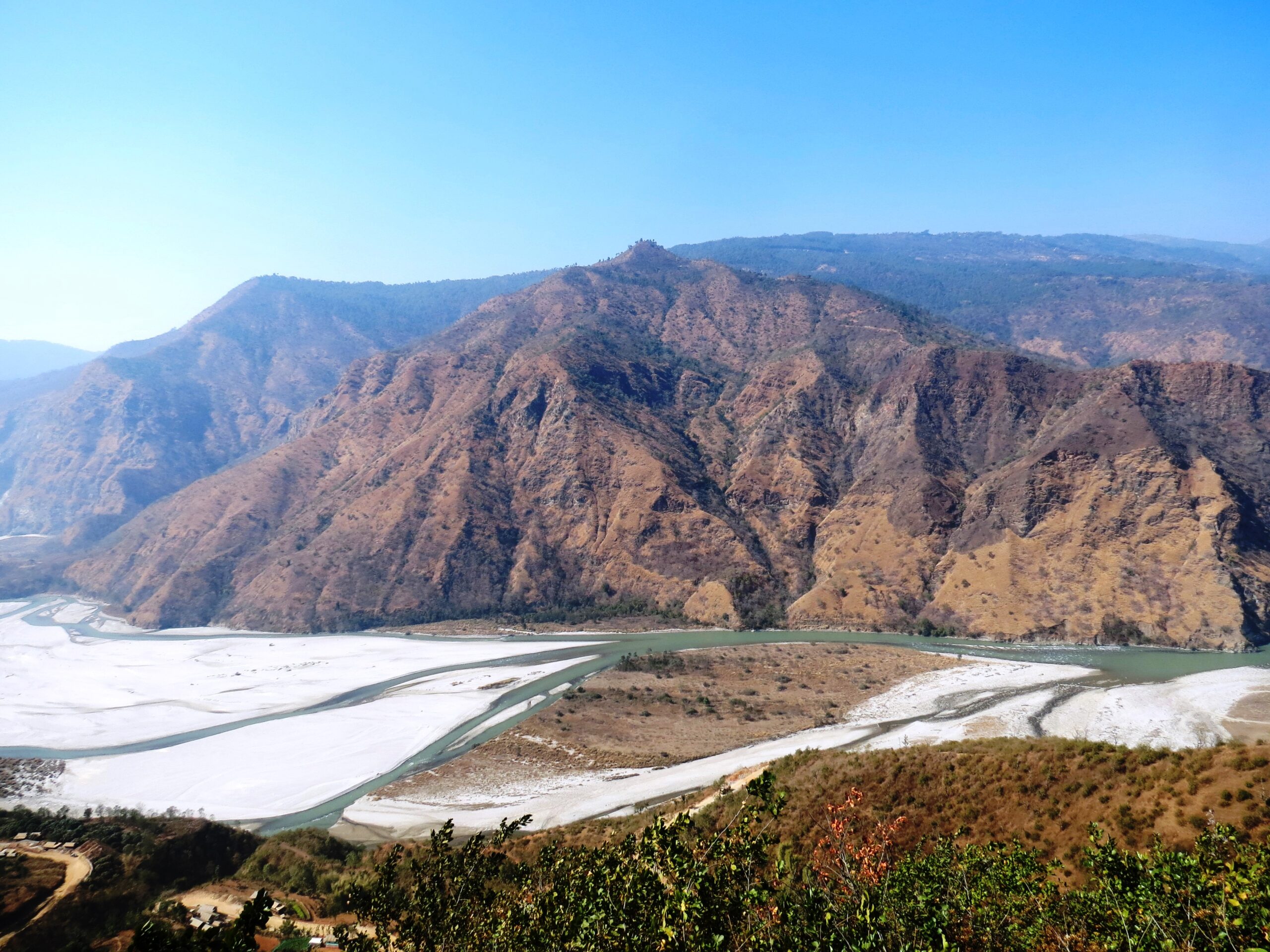तमाेर किनारका हाेटल व्यवसायी भन्छन – १० लाख खर्च गरेर हाेटल बनाइयाे पर्यटक आउदैनन्
