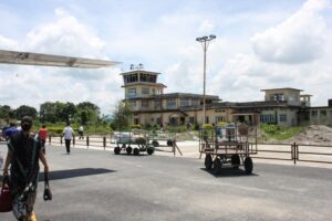 भद्रपुर विमानस्थलबाट चाँदीसहित महिला पक्राउ