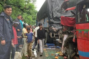 दुर्घटनामा दुईको मृत्यु, १० जना घाइते